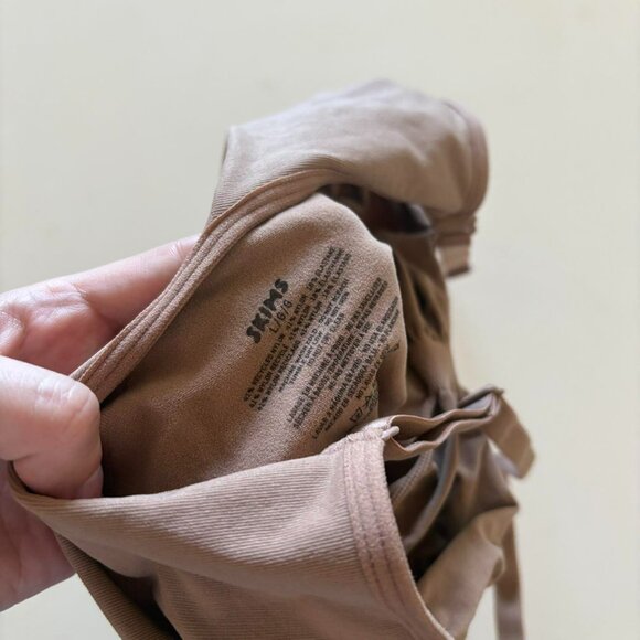 NWOT Skims Shapewear Thong Bodysuit - Picture 4 of 4